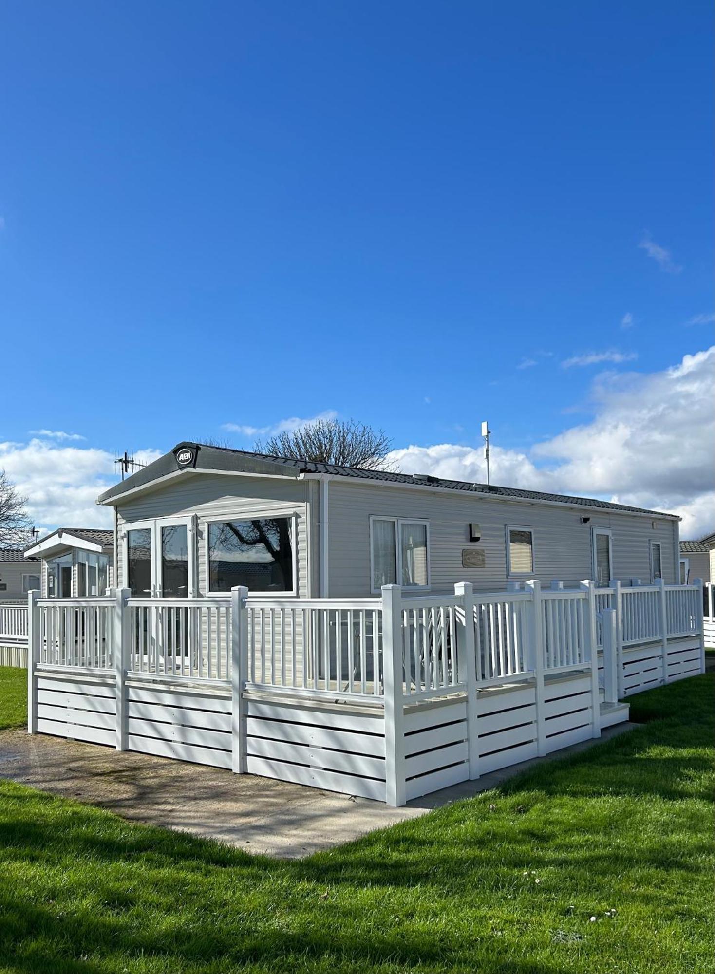 Bertie-By-The-Sea At Hoburne Naish Hotel Highcliffe Exterior foto